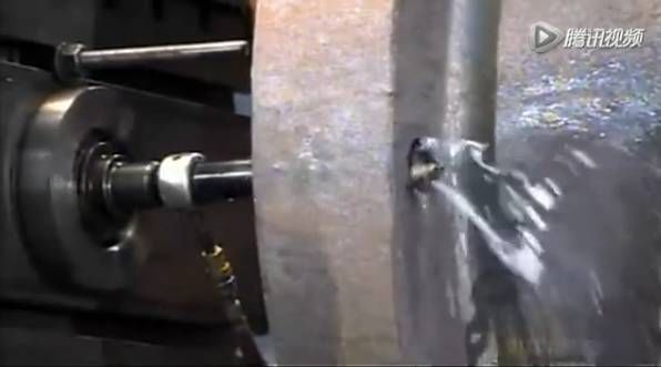 比人還大的大型閥門是怎么制造出來的？-